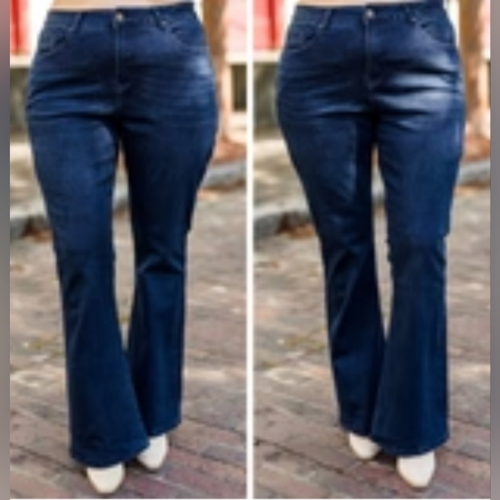 Plus sized Flare Jeans